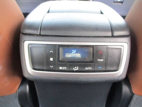 Used 2018 Toyota Highlander Limited FWD image 33