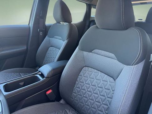 Certified 2025 Nissan Kicks SV image 18