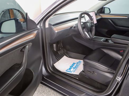 Used 2024 Tesla Model Y Long Range image 3