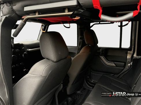 Used 2018 Jeep Wrangler Unlimited Sport S image 15