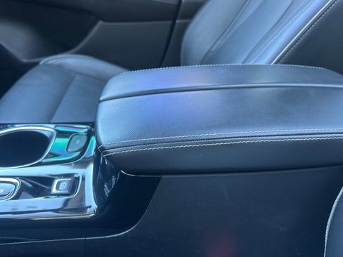 Used 2021 Buick Envision Essence FWD image 33