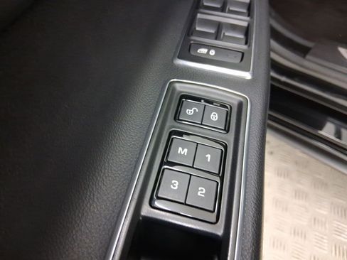 Used 2017 Jaguar XF R-Sport image 12