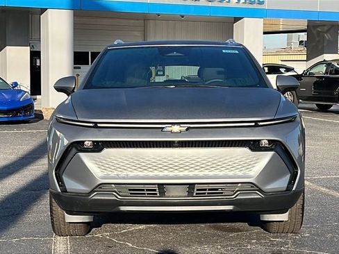 New 2026 Chevrolet Equinox EV LT image 2