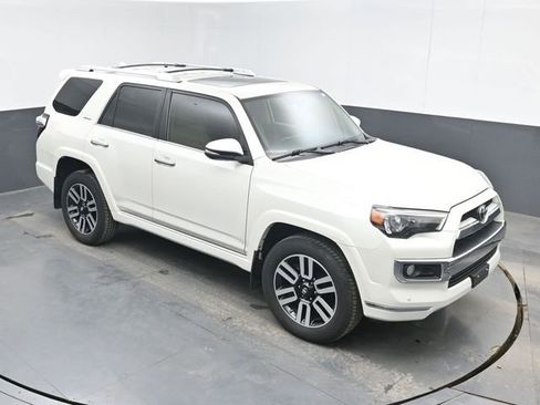 Used 2018 Toyota 4Runner Limited AWD/4WD image 33