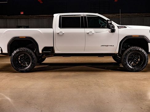 Used 2021 GMC Sierra 2500 AT4 w/ AT4 Premium Plus Package image 11