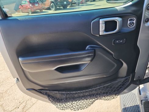 Used 2018 Jeep Wrangler Unlimited Rubicon AWD/4WD image 14