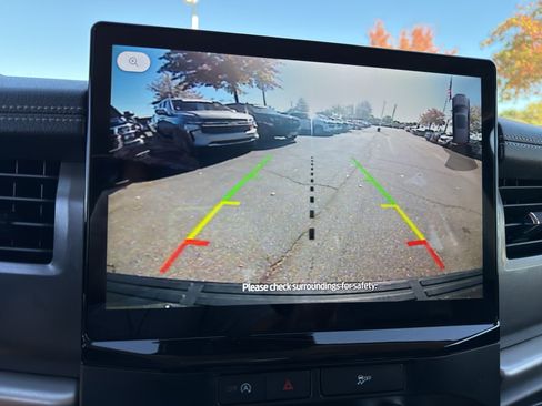 Used 2024 Ford Expedition XLT image 21