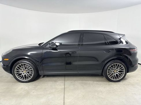 Certified 2023 Porsche Cayenne S Platinum w/ Premium Package Plus AWD/4WD image 2