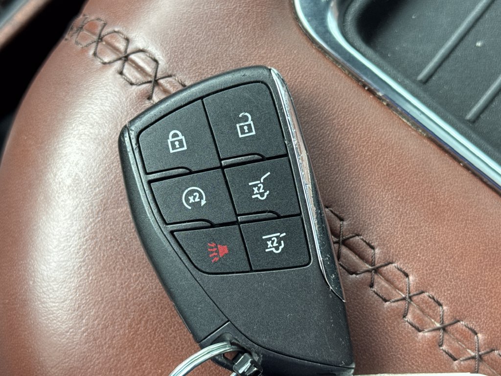 Used 2023 GMC Yukon XL Denali Ultimate AWD/4WD image 10