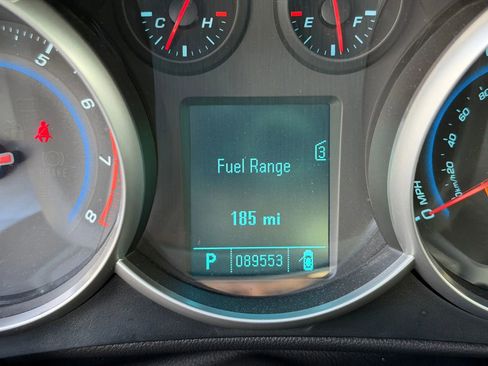 Used 2011 Chevrolet Cruze LS image 33