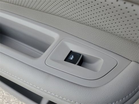 Certified 2025 Volkswagen Tiguan S image 14