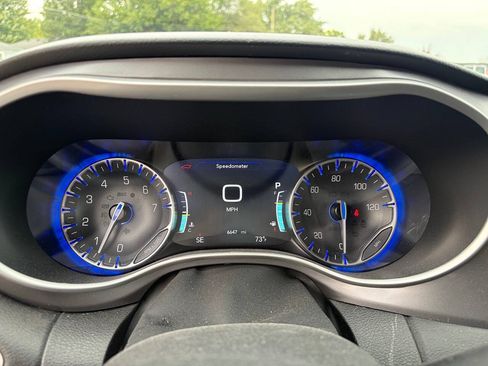 Used 2026 Chrysler Pacifica Select FWD image 11