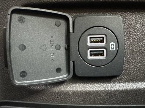 Used 2022 Lincoln Corsair AWD w/ Premium Package image 17
