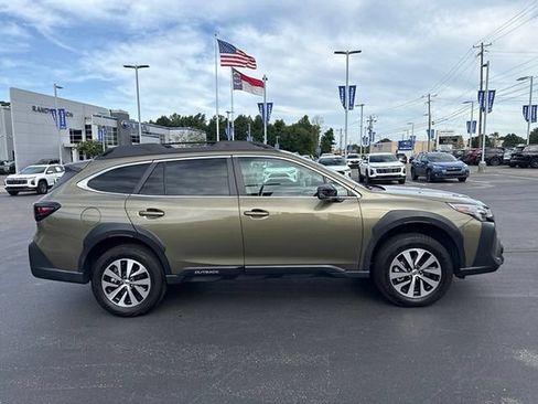 Used 2024 Subaru Outback Premium AWD/4WD image 3