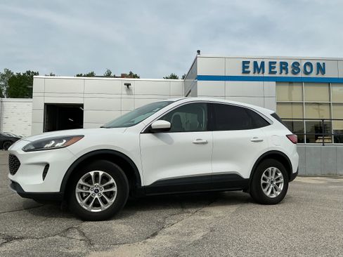 Used 2021 Ford Escape SE w/ Cold Weather Package AWD/4WD image 1