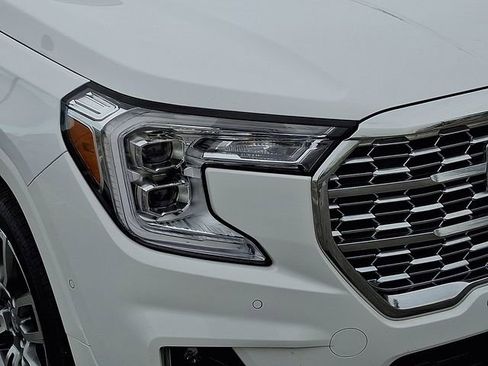 Used 2022 GMC Terrain Denali w/ Denali Premium Package image 10