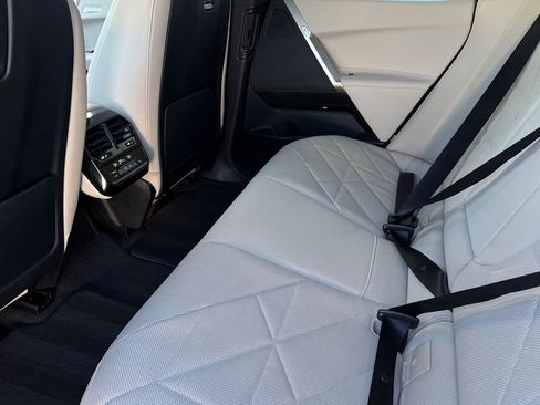 Used 2023 BMW iX xDrive50 image 12