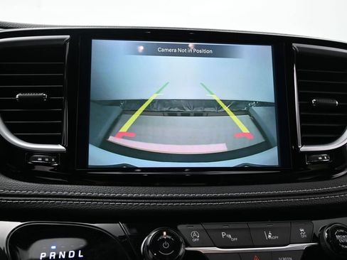 Used 2025 Chrysler Pacifica Limited FWD image 21