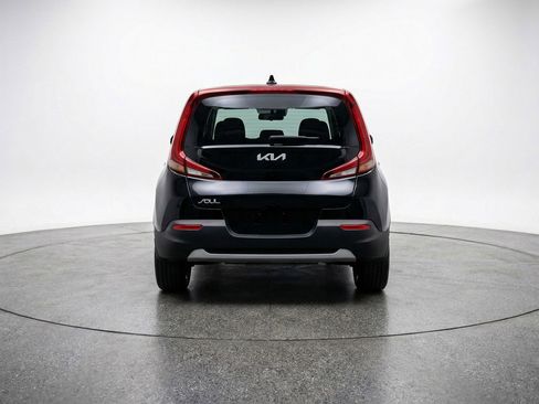 Used 2025 Kia Soul LX w/ LX Technology Package image 7