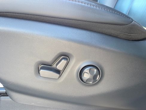 Used 2024 Chrysler Pacifica Touring-L FWD image 35