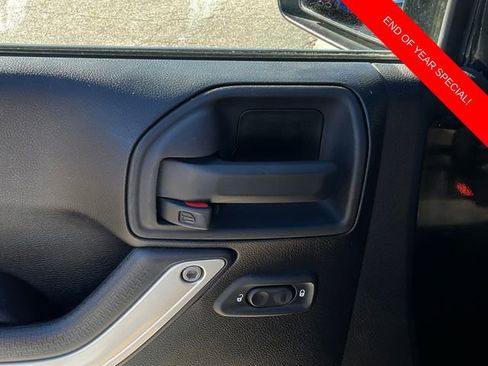 Used 2015 Jeep Wrangler Unlimited Sahara w/ Connectivity Group image 11