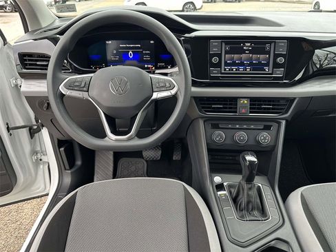 Used 2022 Volkswagen Taos S image 2