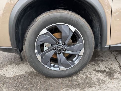 Used 2025 Nissan Rogue SV image 32