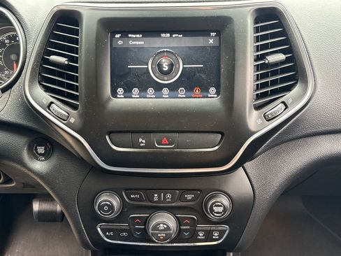 Used 2020 Jeep Cherokee Altitude image 23