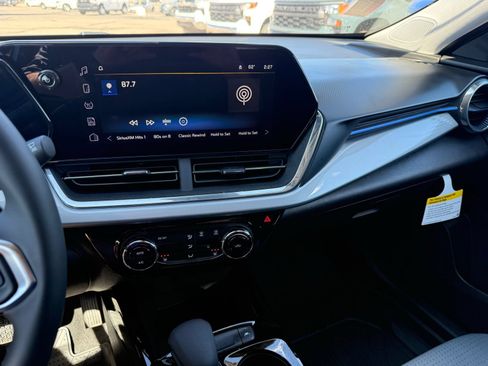 New 2026 Chevrolet Trax LT w/ LT Convenience Package FWD image 21