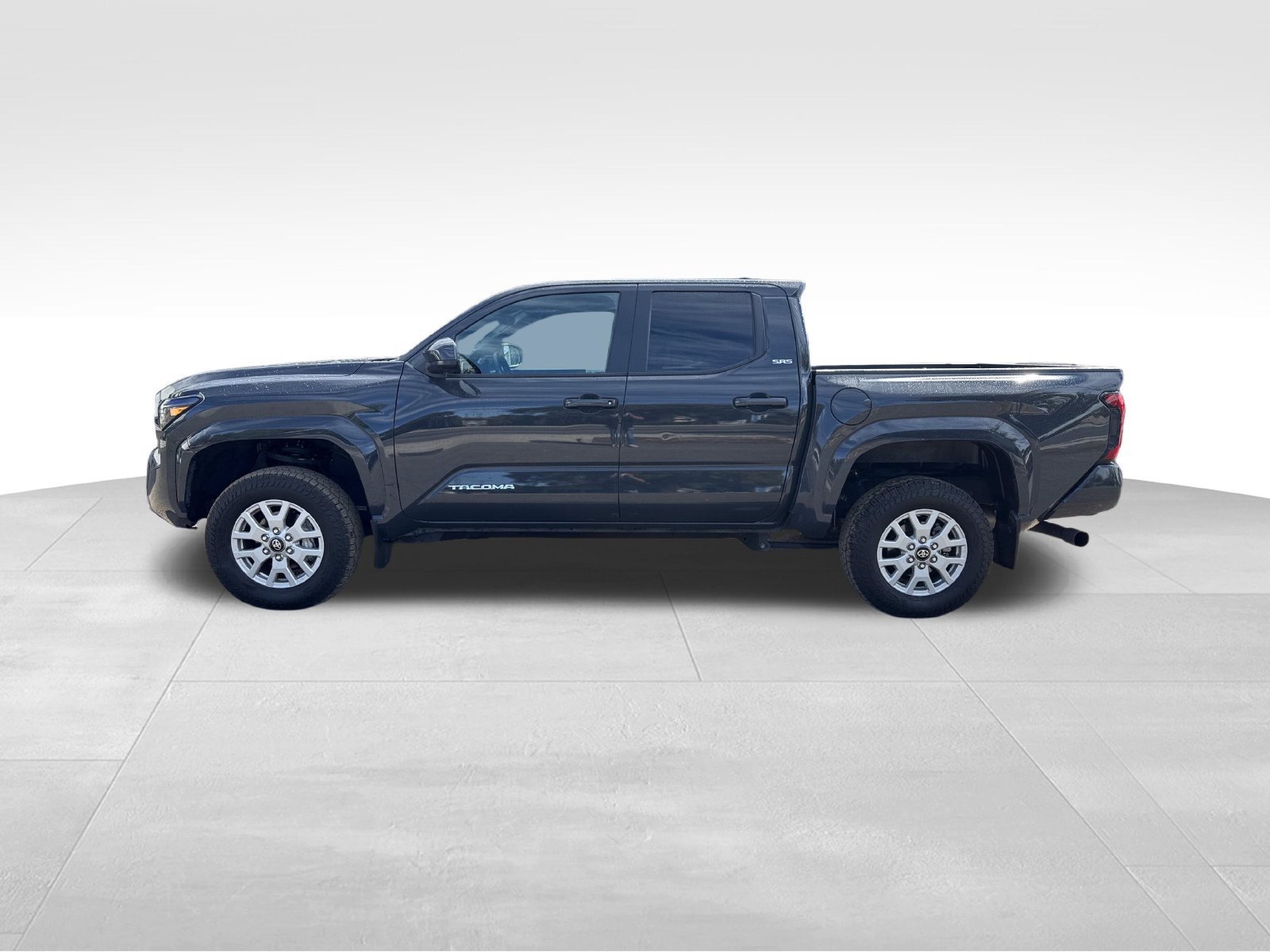 Used 2024 Toyota Tacoma SR5 AWD/4WD image 2