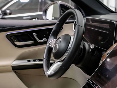 Used 2024 Mercedes-Benz GLC 300 4MATIC image 18