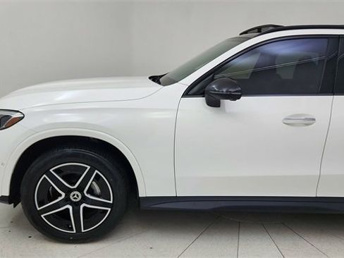 Used 2024 Mercedes-Benz GLC 300 4MATIC w/ AMG Line image 9