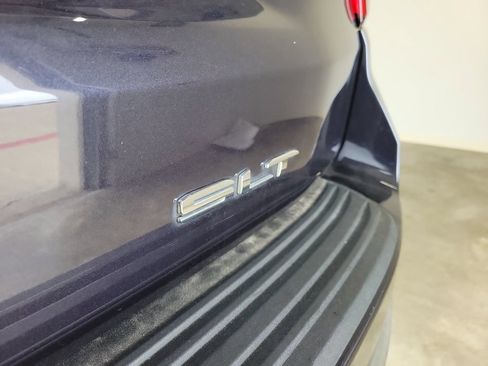 Used 2023 GMC Yukon XL SLT RWD image 9