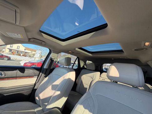 Used 2017 Ford Explorer Platinum image 10