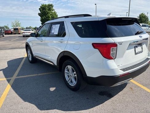 Used 2024 Ford Explorer XLT w/ Equipment Group 202A AWD/4WD image 17