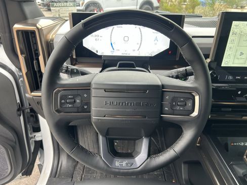 Used 2025 GMC Hummer EV 2X image 17
