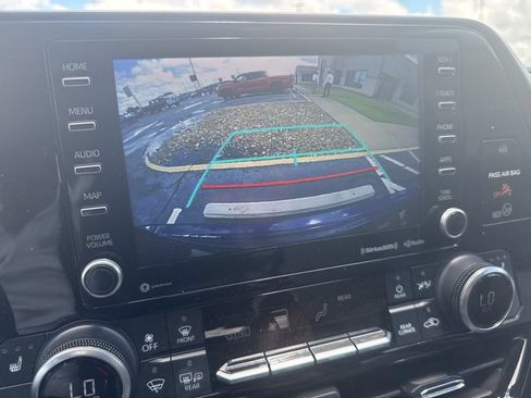 Used 2021 Toyota Highlander XLE FWD image 24