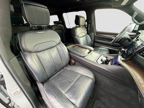 Used 2022 Jeep Grand Wagoneer Series II image 15