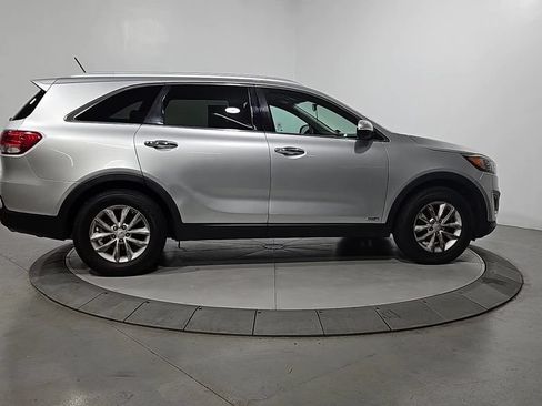 Used 2017 Kia Sorento AWD image 7