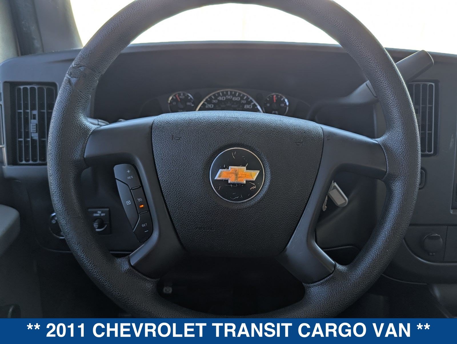 Used 2011 Chevrolet Express 2500 RWD image 24