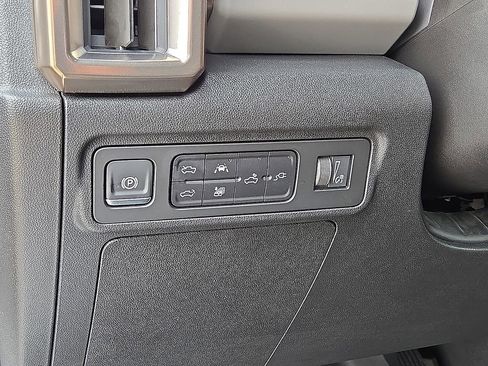 Used 2025 GMC Hummer EV 2X w/ LPO, Sport Package AWD/4WD image 26
