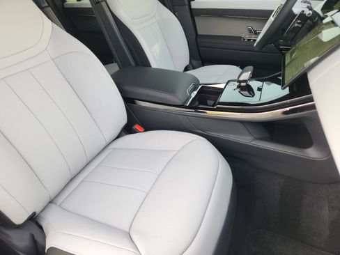 New 2026 Land Rover Range Rover Sport Dynamic SE AWD/4WD image 9