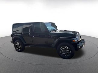 Used 2025 Jeep Wrangler Unlimited Sahara AWD/4WD video 2