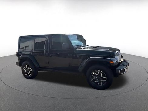 Used 2025 Jeep Wrangler Unlimited Sahara AWD/4WD image 2