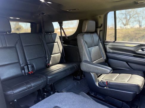 Used 2022 Chevrolet Suburban RST w/ Sport Performance Package image 14