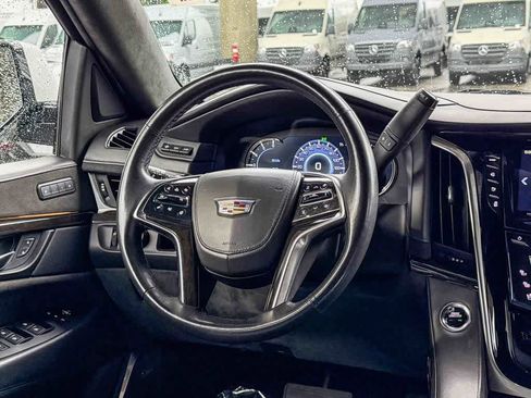 Used 2020 Cadillac Escalade ESV Platinum RWD image 16