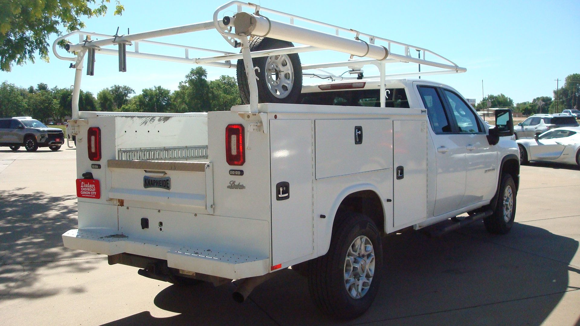 Used 2022 Chevrolet Silverado 3500 LT w/ Convenience Package AWD/4WD image 4