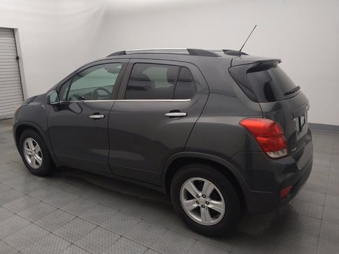 Used 2018 Chevrolet Trax LT w/ LT Convenience Package FWD image 3