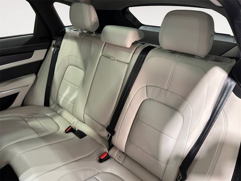 Used 2023 Jaguar F-PACE R-Dynamic S image 13