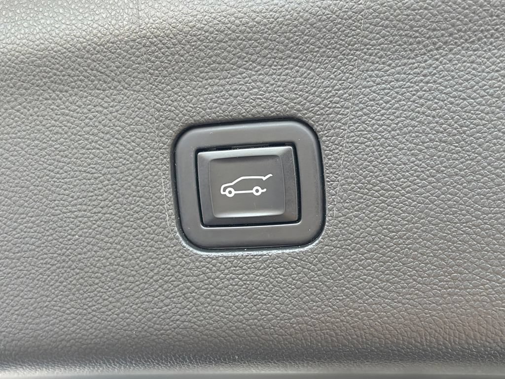 Used 2022 Buick Enclave Premium w/ Experience Buick Package FWD image 8